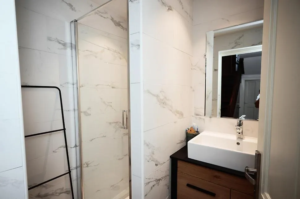 Gite Bien-Etre Hammam Et Jacuzzi ,Sauna La Grotte Holiday home