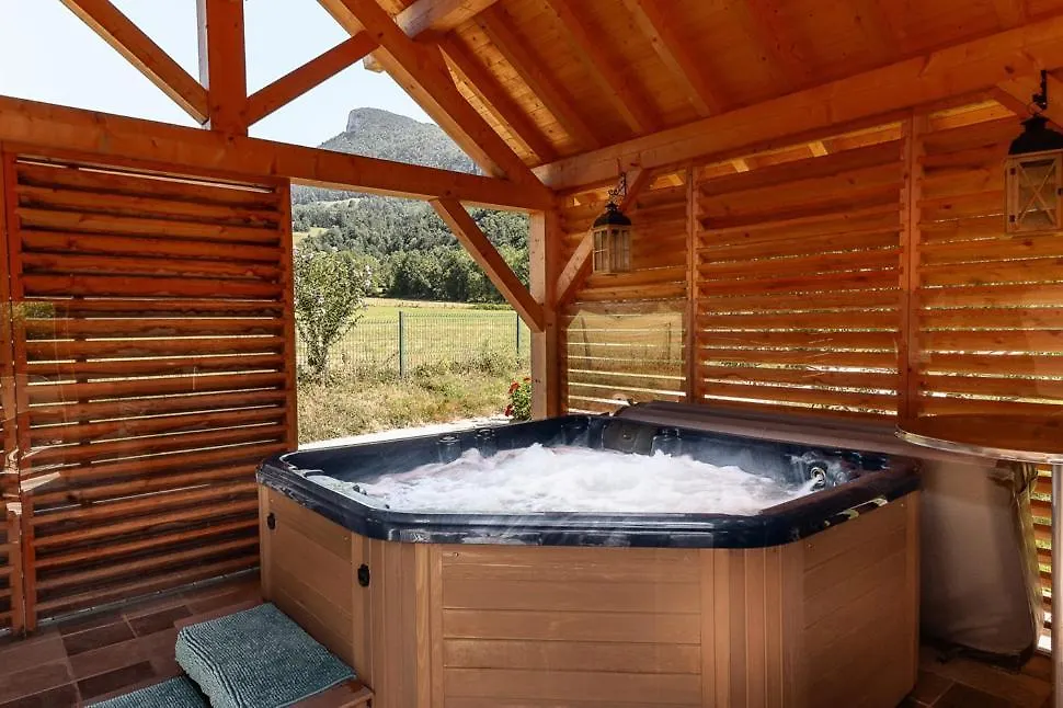 Holiday home Gite Bien-Etre Hammam Et Jacuzzi ,Sauna La Grotte