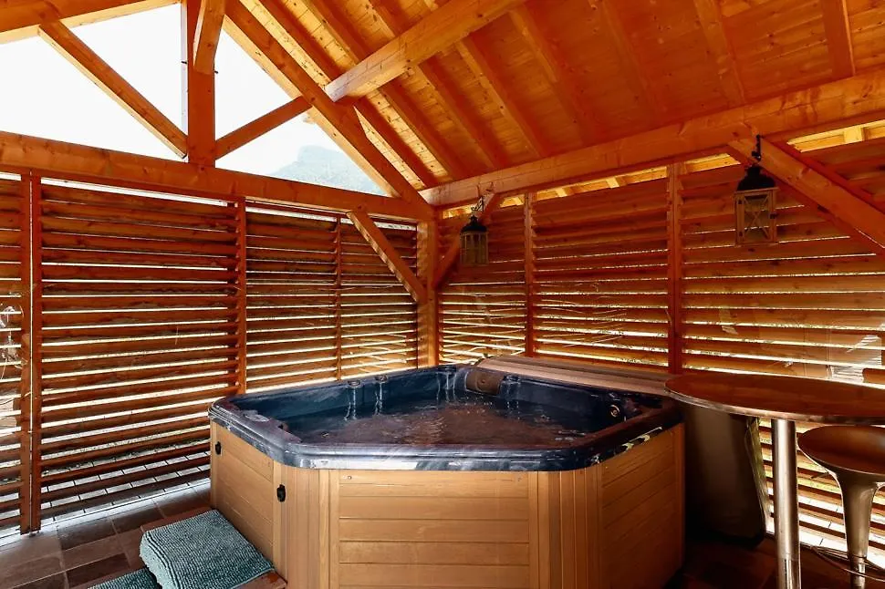 Gite Bien-Etre Hammam Et Jacuzzi ,Sauna La Grotte 0*,